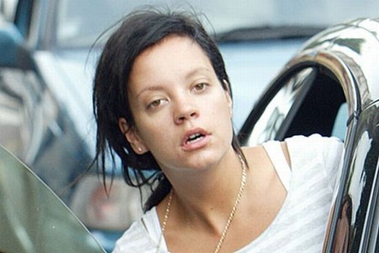 Lily Allen Likes Booze a Lot (20 pics)