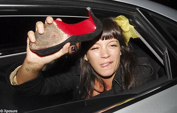 Lily Allen Likes Booze a Lot (20 pics)