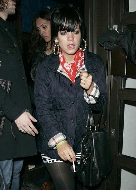 Lily Allen Likes Booze a Lot (20 pics)