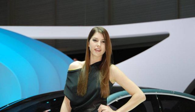 Hot Dolls at Geneva Autoshow 2010 (73 pics)