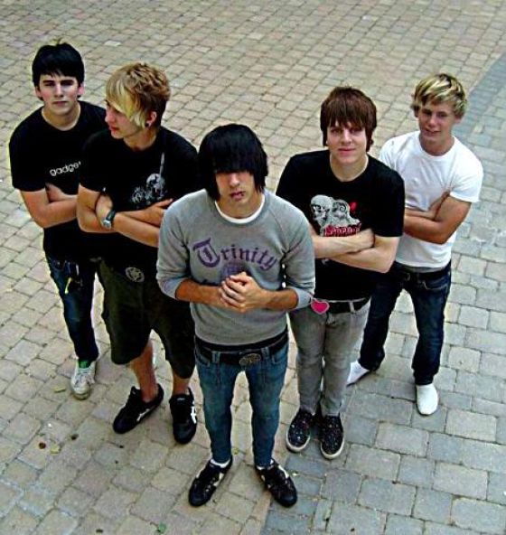 Hot+emo+guys+with+brown+