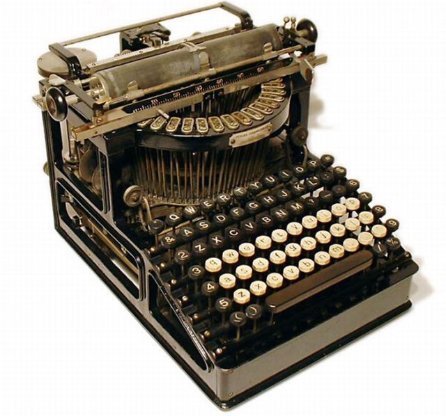 Beautiful Old-Time Typewriters (49 pics)