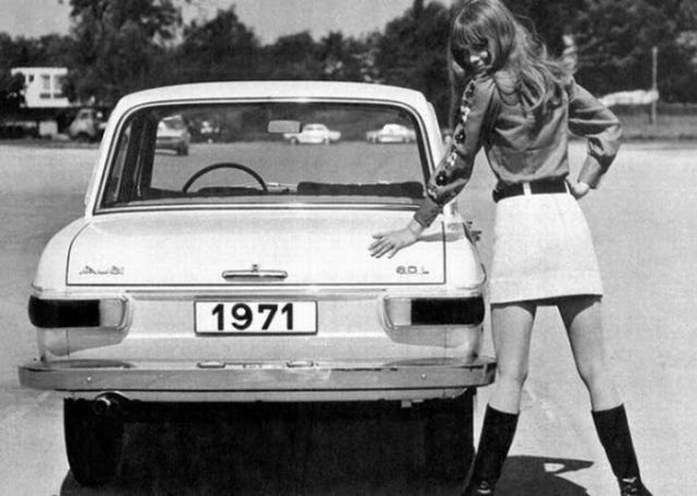 Babes in Vintage Vehicle Ads (20 pics)