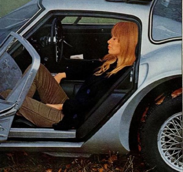 Babes in Vintage Vehicle Ads (20 pics)