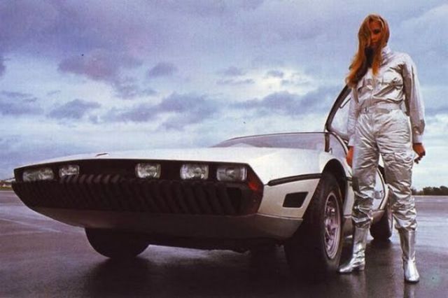 Babes in Vintage Vehicle Ads (20 pics)