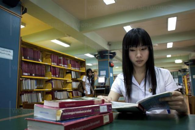 University for Ladyboys (18 pics)
