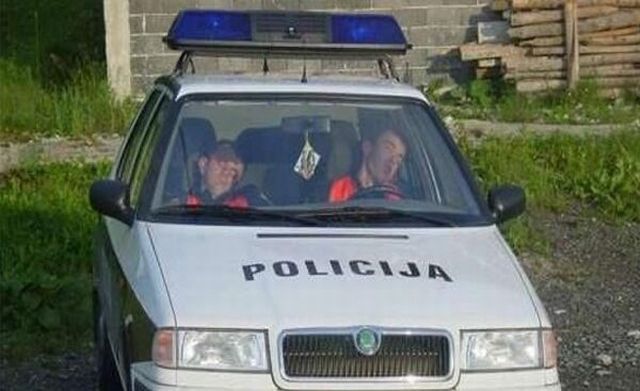 People Sleeping Everywhere (40 pics)