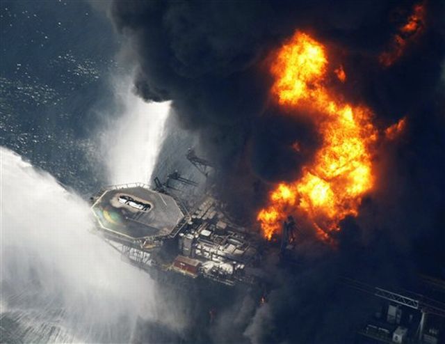 The Giant Oil Rig Explosion of the Gulf of Mexico (17 pics)