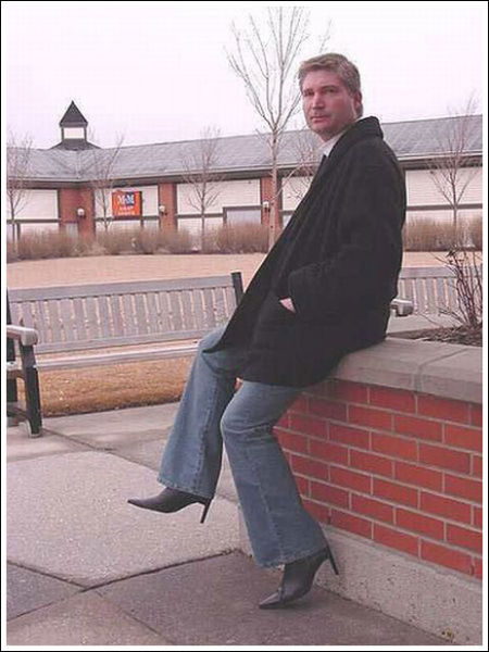 A Man Who Loves Wearing High Heels (14 pics)
