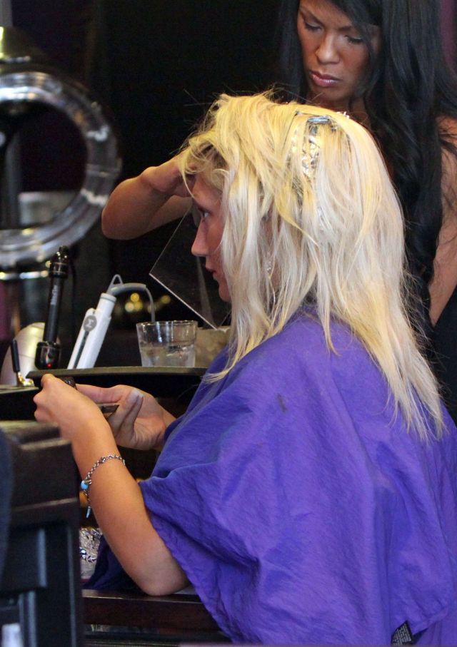 Brooke Hogan Has Very Dangerous Forms (7 pics)