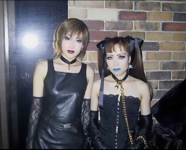 Japanese Gothic Girls (20 pics)