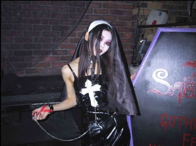 Japanese Gothic Girls (20 pics)