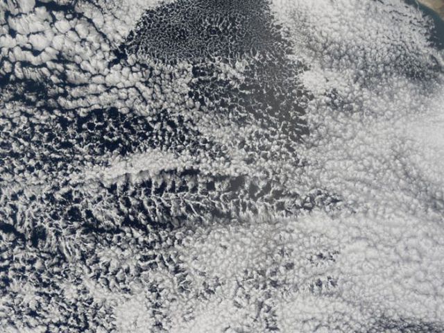 How Clouds Are Seen from Space (25 pics)