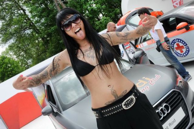 Babes at the 2010 W&ouml;rthersee GTI Festival (29 pics)