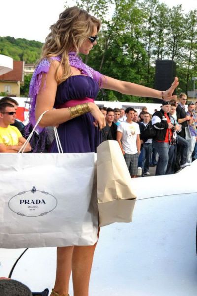 Babes at the 2010 W&ouml;rthersee GTI Festival (29 pics)