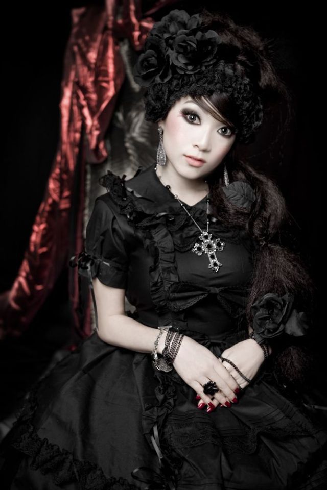 VampBeauty&rsquo;s Masks and Reincarnations (38 pics)