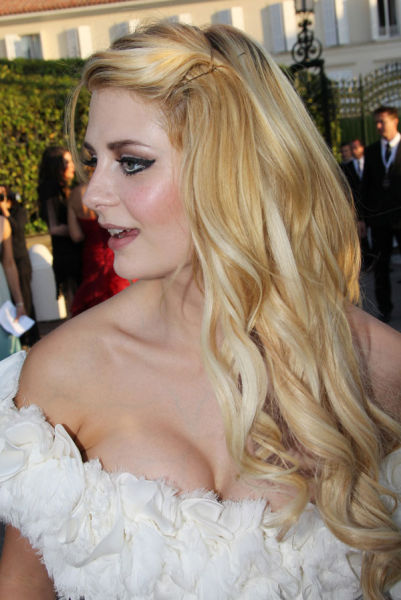 Mischa Barton’s Body Is in a Good Shape but What’s Up with Her Scary Eye Makeup?!! (5 pics)