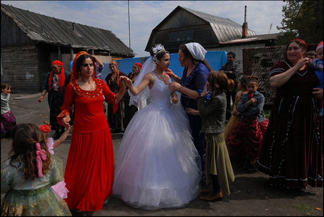 Sad Gypsy Wedding (17 pics)