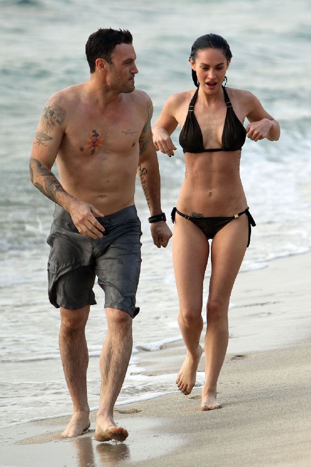 Megan Fox and Her Six-Pack Abs (9 pics)