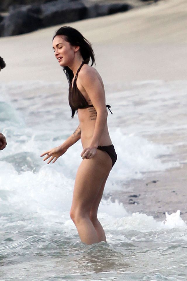Megan Fox and Her Six-Pack Abs (9 pics)