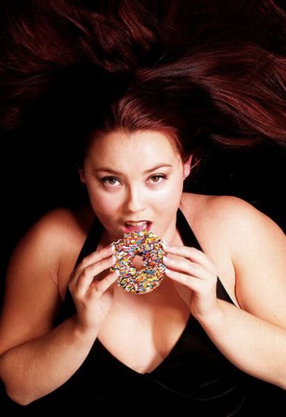 Donuts and Girls – What More to Ask! (33 pics) Donuts and Girls – What More to Ask! (33 pics)