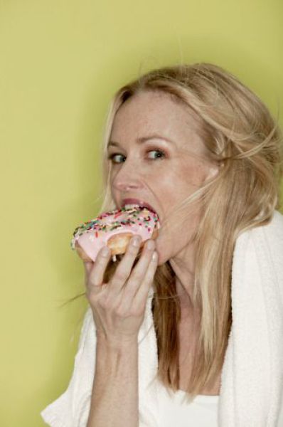 Donuts and Girls – What More to Ask! (33 pics) Donuts and Girls – What More to Ask! (33 pics)