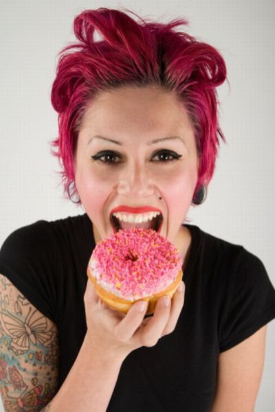 Donuts and Girls – What More to Ask! (33 pics) Donuts and Girls – What More to Ask! (33 pics)