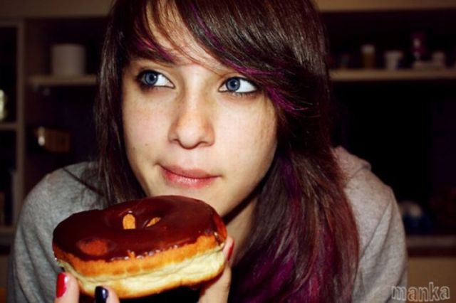 Donuts and Girls – What More to Ask! (33 pics) Donuts and Girls – What More to Ask! (33 pics)