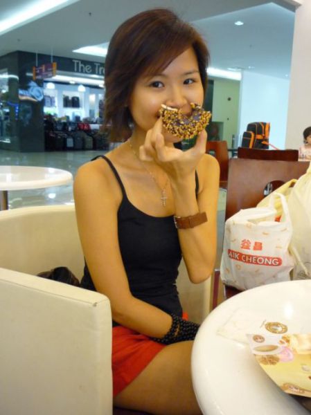 Donuts and Girls – What More to Ask! (33 pics) Donuts and Girls – What More to Ask! (33 pics)
