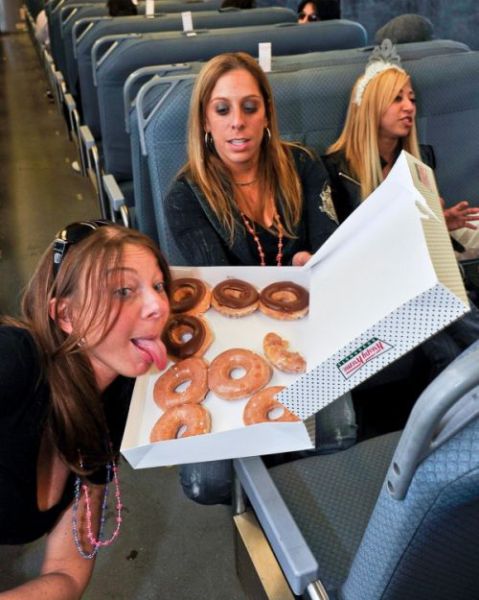 Donuts and Girls – What More to Ask! (33 pics) Donuts and Girls – What More to Ask! (33 pics)