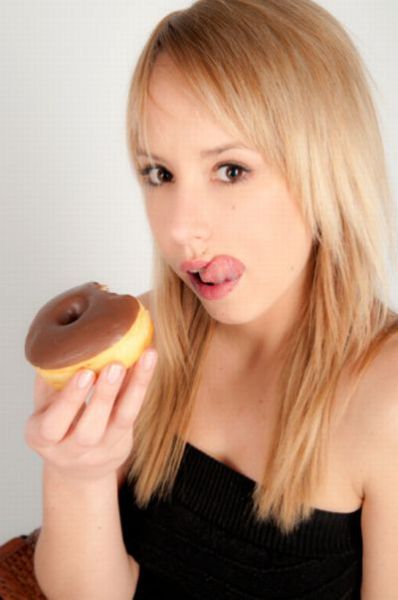 Donuts and Girls – What More to Ask! (33 pics) Donuts and Girls – What More to Ask! (33 pics)