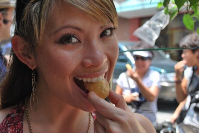 Donuts and Girls – What More to Ask! (33 pics) Donuts and Girls – What More to Ask! (33 pics)