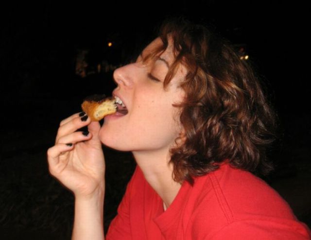 Donuts and Girls – What More to Ask! (33 pics) Donuts and Girls – What More to Ask! (33 pics)