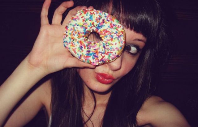 Donuts and Girls – What More to Ask! (33 pics) Donuts and Girls – What More to Ask! (33 pics)