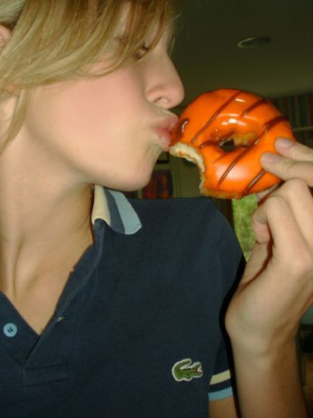 Donuts and Girls – What More to Ask! (33 pics) Donuts and Girls – What More to Ask! (33 pics)