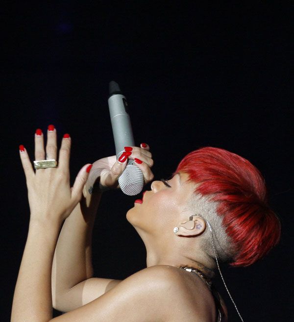 Rihanna and Her Usual Weird Ourfit (12 pics)