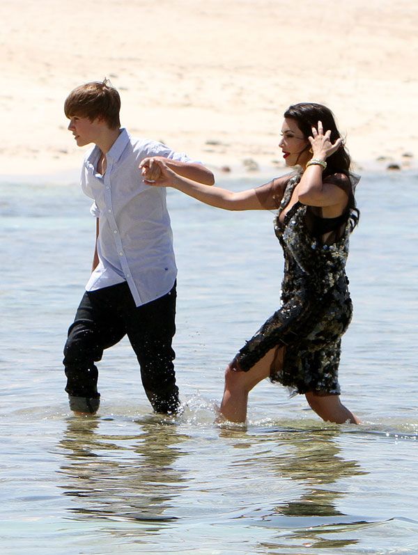 Little Boy Justin Bieber Meets Big Girl Kim Kardashian (8 pics)