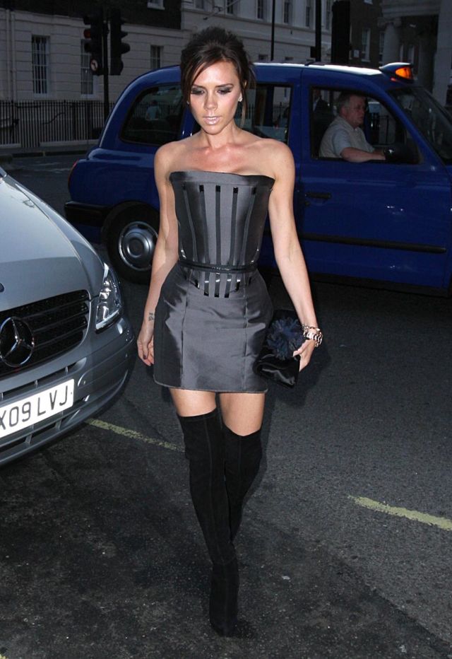 Skinny but Hot Victoria Beckham (9 pics)