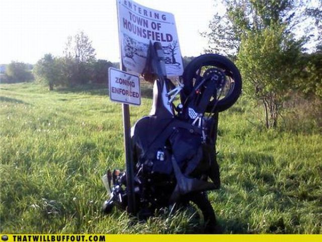 Cars in Hilarious and Weird Situations (83 pics) Cars in Hilarious and Weird Situations (83 pics)