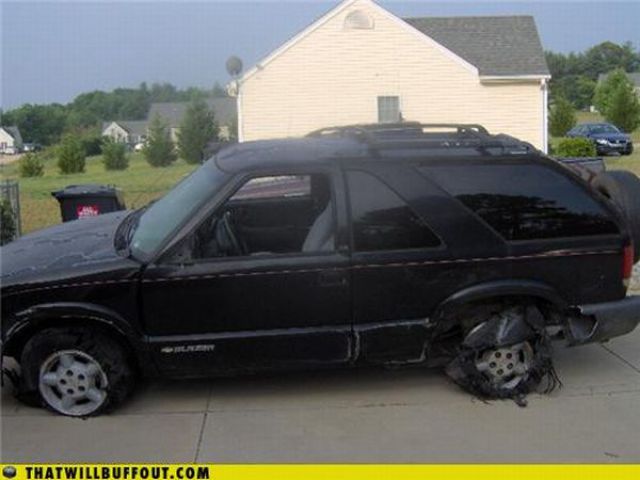 Cars in Hilarious and Weird Situations (83 pics) Cars in Hilarious and Weird Situations (83 pics)