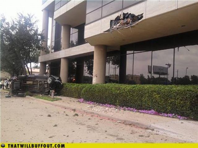 Cars in Hilarious and Weird Situations (83 pics) Cars in Hilarious and Weird Situations (83 pics)