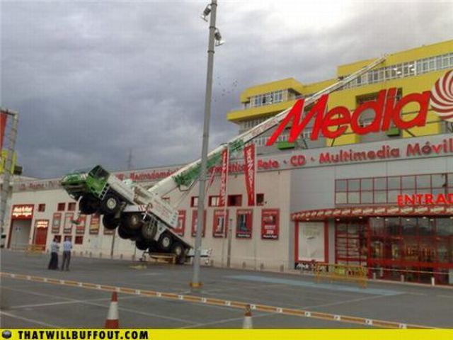 Cars in Hilarious and Weird Situations (83 pics) Cars in Hilarious and Weird Situations (83 pics)