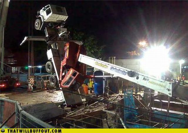 Cars in Hilarious and Weird Situations (83 pics) Cars in Hilarious and Weird Situations (83 pics)