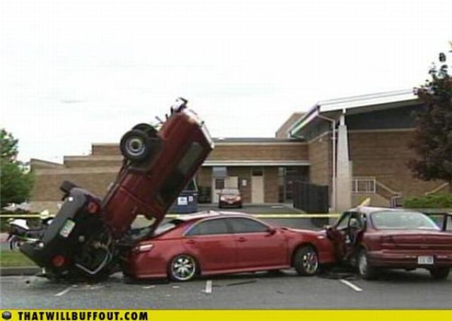 Cars in Hilarious and Weird Situations (83 pics) Cars in Hilarious and Weird Situations (83 pics)