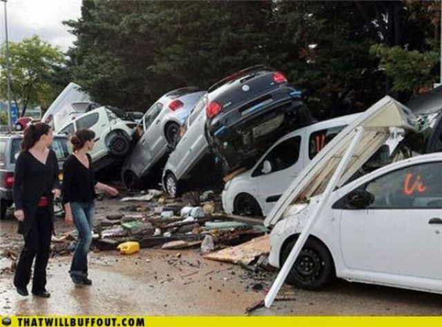 Cars in Hilarious and Weird Situations (83 pics) Cars in Hilarious and Weird Situations (83 pics)