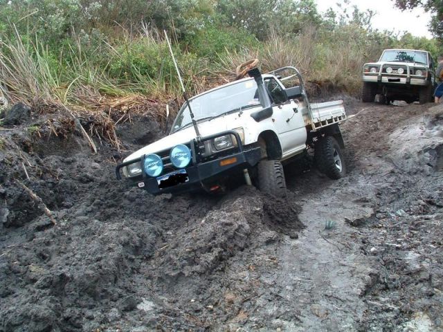 Cars in Hilarious and Weird Situations (83 pics) Cars in Hilarious and Weird Situations (83 pics)