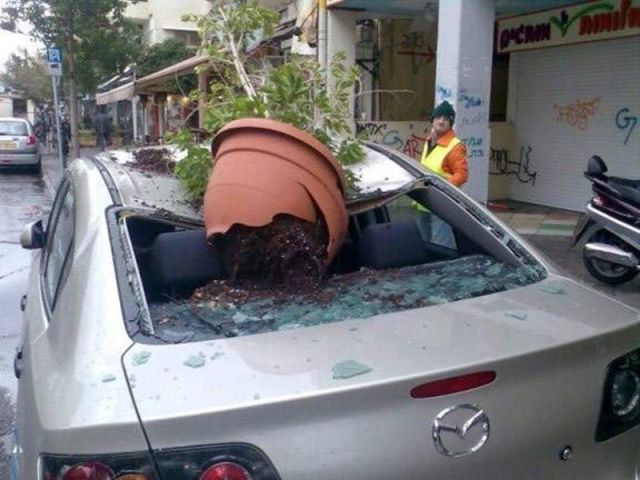 Cars in Hilarious and Weird Situations (83 pics) Cars in Hilarious and Weird Situations (83 pics)