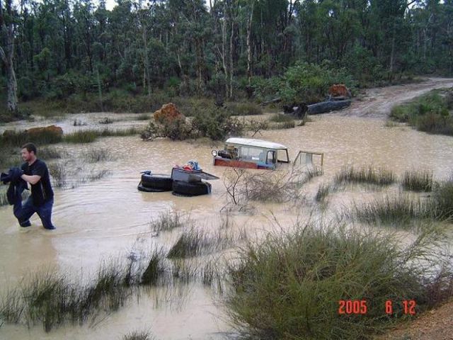 Cars in Hilarious and Weird Situations (83 pics) Cars in Hilarious and Weird Situations (83 pics)