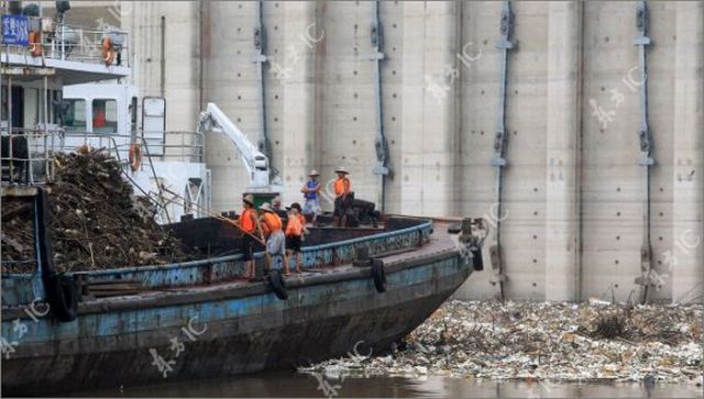 China Covered in Garbage (17 pics)