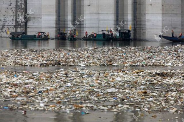 China Covered in Garbage (17 pics)